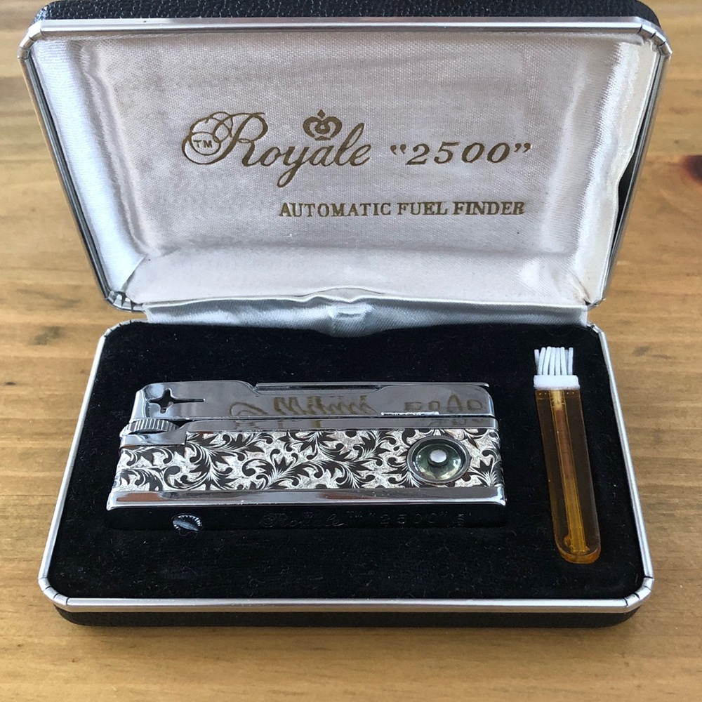Royale 2500 lighter